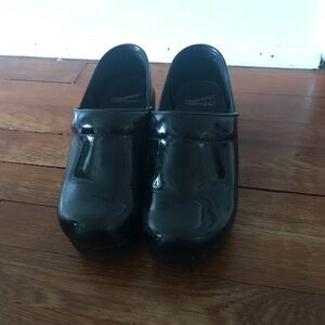 Dansko Womens Black Patent Clog Shoes